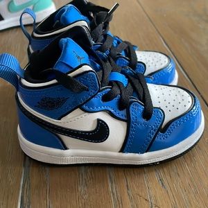 Jordan AJ 1 Mid